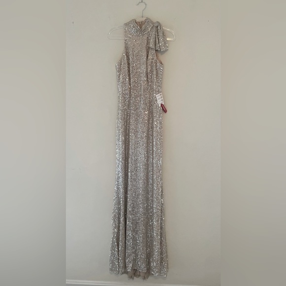 MAC DUGGAL Ieena Sequined Soft Tie Halter Neck Column NWT Size 2 - Picture 4 of 9